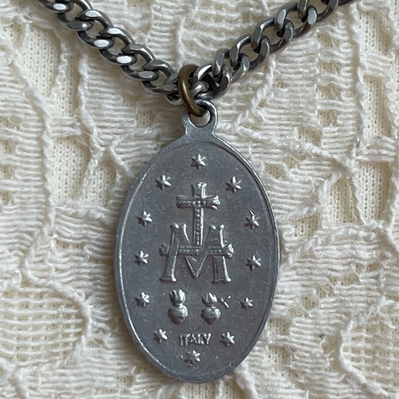 Vintage Sacred Medal Of Mary Pendant Silver Chain Religious Medallion From Italy - Picture 7 of 8
